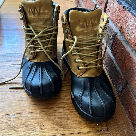 All-Weather Waterproof Men’s Duckboot In Tan/Black - Huckberry with Vibram Soles - Picture 3 of 11